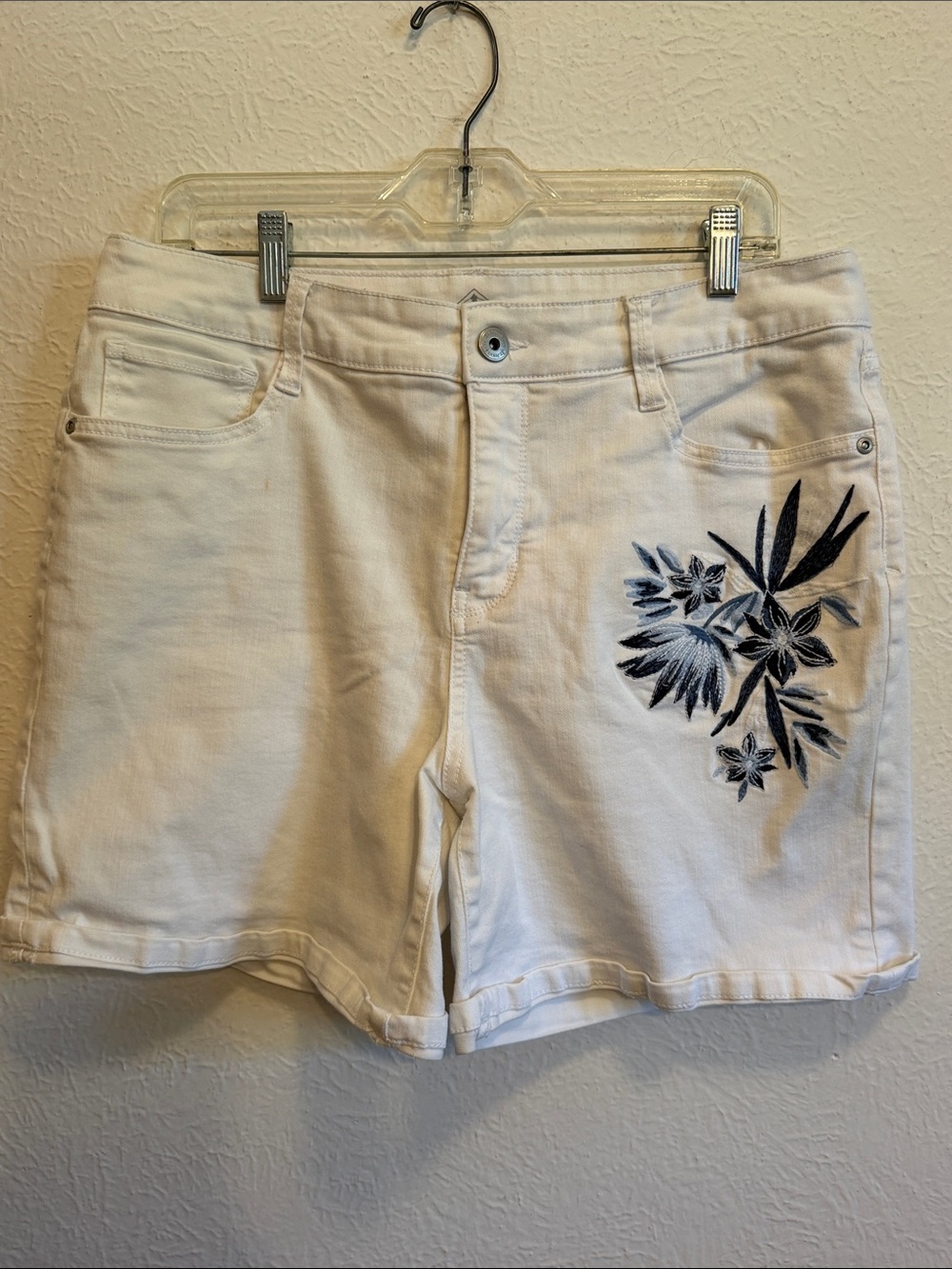 🔵🔵🔵3 for 12$🔵🔵🔵Women's White Embroidered Floral Shorts-16